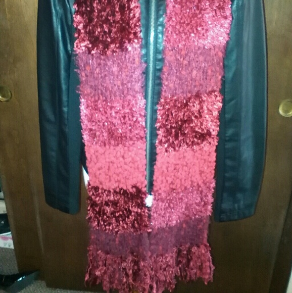 Gorgeous red sparkly super soft long scarf - Picture 3 of 4